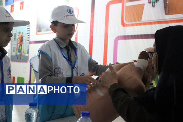 رقابت گروه‌های منتخب مدارس پسرانه استان قم در نخستین جشنواره سفیران سلامت 