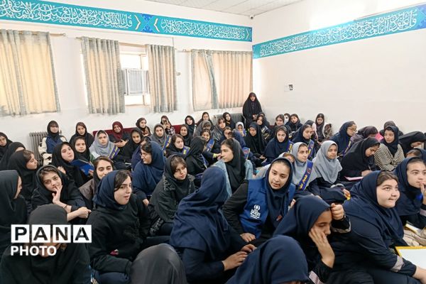 گامی مؤثر در مسیر رشد؛ گردهمایی همیاران مشاور دختر در ابوذر غفاری