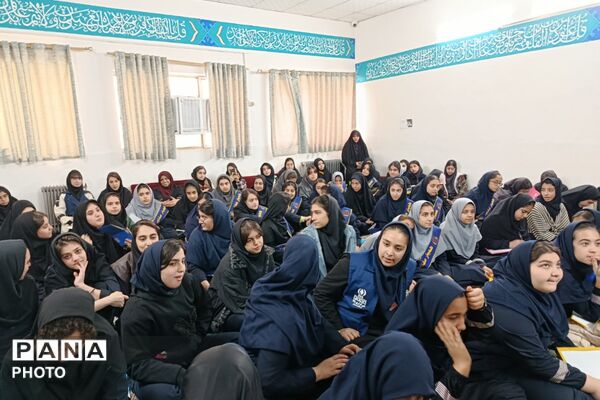 گامی مؤثر در مسیر رشد؛ گردهمایی همیاران مشاور دختر در ابوذر غفاری