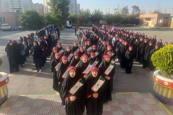 برگزاری مراسم راهپیمایی سیزده آبان با حضور دانش‌آموزان و مسئولین در ملارد
