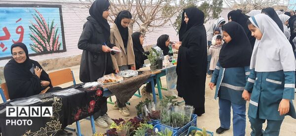 بازارچه دانش آموزی در دبیرستان حاج مهدی روحانی خلیل آباد