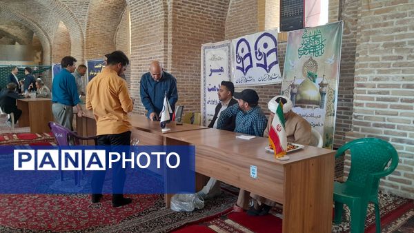 میز خدمت آموزش و پرورش نیشابور در نماز جمعه 