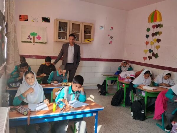 بازدید معاون آموزشی اداره آموزش و پرورش شهرستان خاتم از مدارس روستای خوانسار 