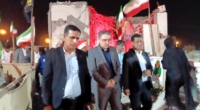 بازدید مدیرکل فرهنگی، هنری وزارت آموزش و پرورش از گلزار شهدای مدرسه شجره طیبه میناب 