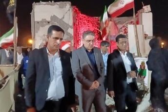 بازدید مدیرکل فرهنگی، هنری وزارت آموزش و پرورش از گلزار شهدای مدرسه شجره طیبه میناب 