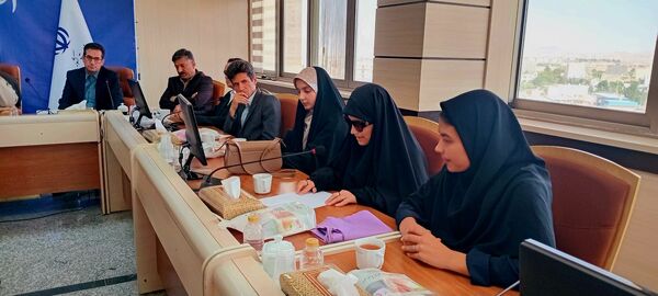 نشست بین نسلی دانش‌آموزان دختر منتخب با حضور مشاور وزیر و استاندار 