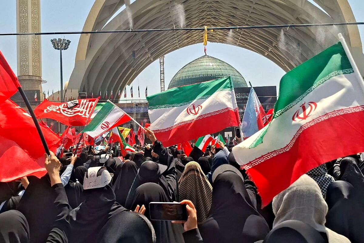 وداع باشکوه مردم با رهبر شهید؛ جلوه‌ای از همبستگی و وفاداری