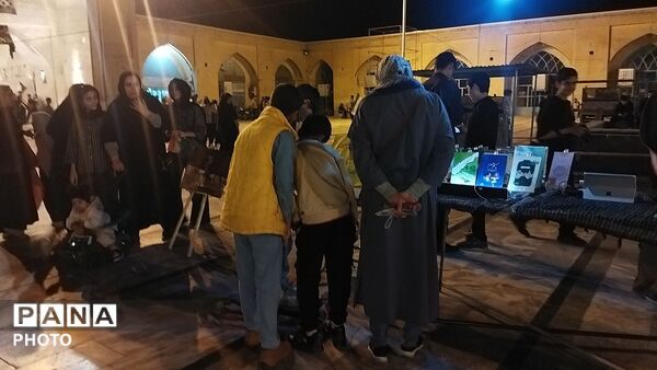 غرفه دهه نودی ها هر شب پرشور تر از قبل در نیشابور