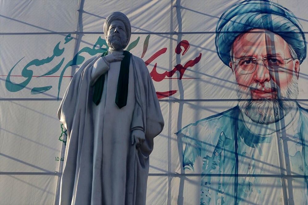 رونمایی از سردیس شهید رئیسی در میدان پاستور تهران