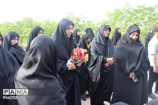 خاکسپاری دو شهید جنگ سوم در گلزار شهدای روستای فردو