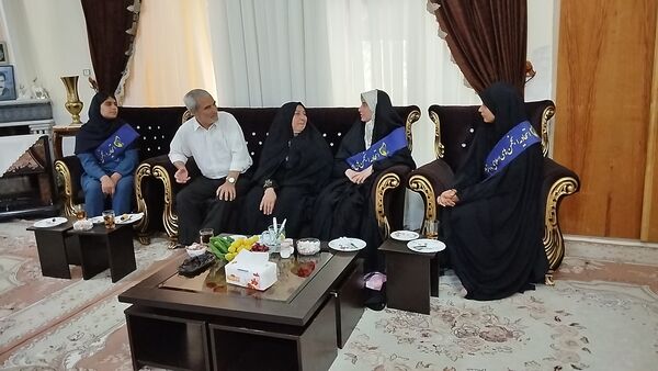دیدار اعضای انجمن اسلامی هنرستان بصیرت آشخانه با همسر جانباز رسایی پور