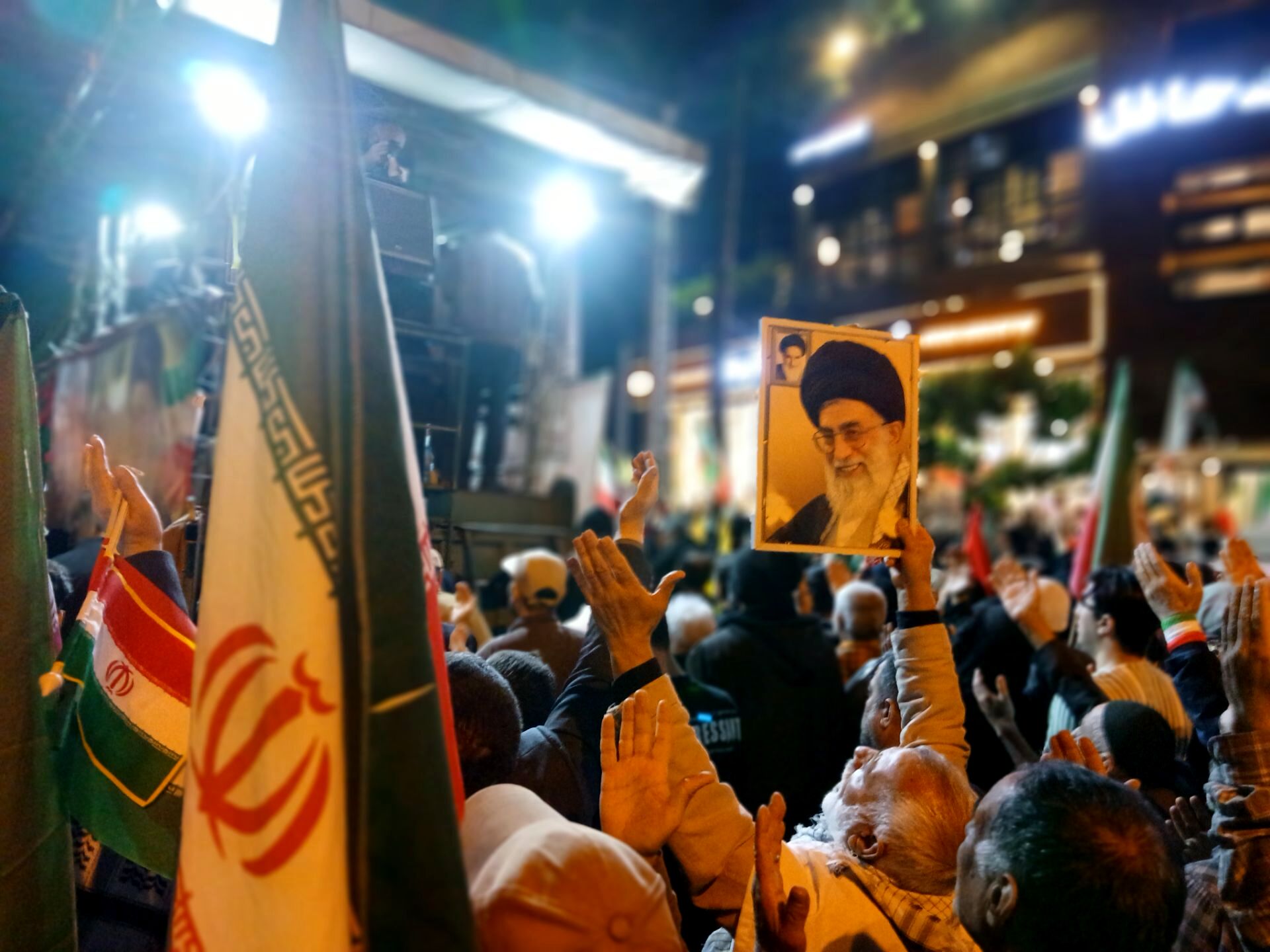 اهتزاز همیشگی پرچم سه رنگ کشورمان