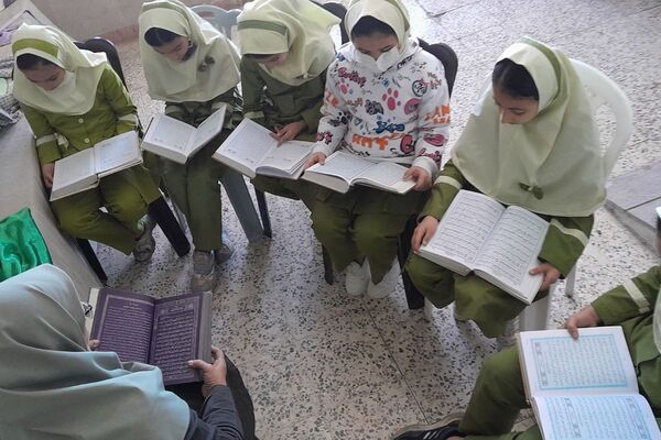 مدارس شهرستان فیروزکوه میزبان محافل انس با قرآن در هفته قرآن، عترت و نماز
