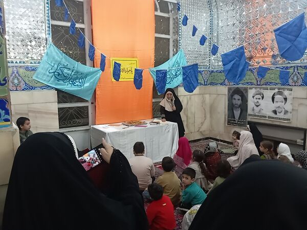 اجرای برنامه هایی زیبا و شاد برای کودکان در شهرستان کاشمر 