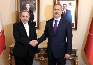 رایزنی عراقچی و فیدان درباره ازسرگیری مذاکرات هسته‌ای در استانبول