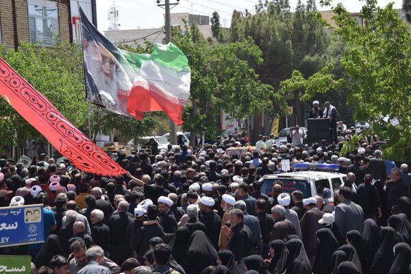 همه چیز برای یک استقبال گرم مهیاست ، با افتخار به پیشواز شهیدمان می آییم 