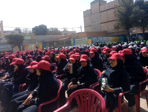 روایت گری جنگ تحمیلی هشت سال دفاع مقدس در دبیرستان دخترانه شاهد قدسیان 