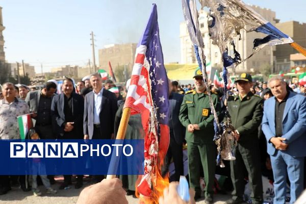 حضور پرشور دانش‌آموزان در راهپیمایی ۱۳آبان منطقه کهریزک 