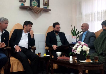 دیدار مسئولان سازمان دانش‌آموزی با خانواده شهید ابوالفضل حسینخانی 