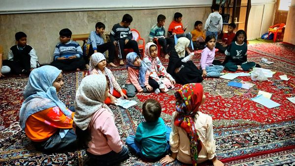 برگزاری نماز جمعه وحدت‌آفرین نظرآباد با رونمایی کتاب قرآنی و ارائه خدمات فرهنگی و معیشتی در مصلی نظرآباد