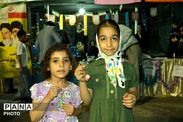 حضور فعال دانش‌آموزان دبستان شهید فهمیده در موکب شهدای دانش‌آموز ورامین