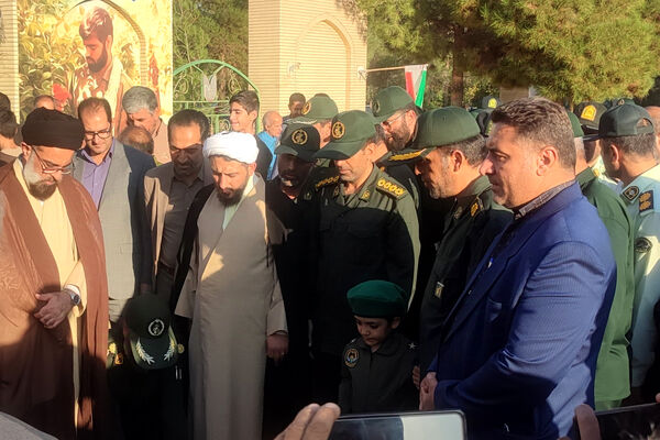غبار روبی و عطر افشانی قبور شهدا در شهرستان آباده 