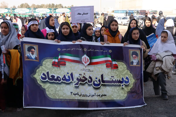 راهپیمایی روز دانش‌آموز در محمدشهر کرج 