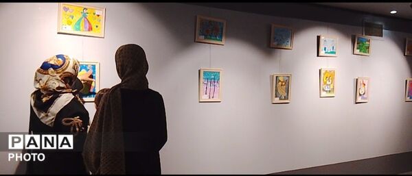 برپایی نمایشگاه نقاشی در کتابخانه‌ مرکزی یزد