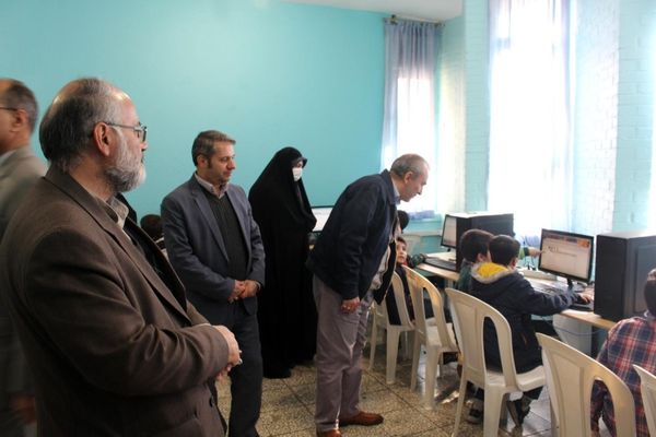 گرامیداشت فرهنگ ایثار با تقدیر از دانش‌آموزان فرزند شهید در منطقه ۵