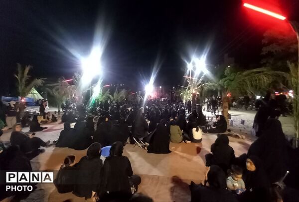 عزاداری شب عاشورا باحضورگسترده عاشقان حسینی