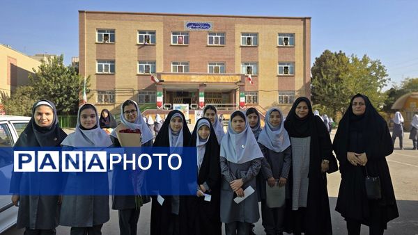 تجلیل دانش‌آموزان پیشتازان دبستان «دانش و هنر» نظرآباد از پرستاران بیمارستان امام حسن(ع) 