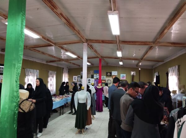بازارچه هنرهای دستی هنرستان آفرینش منطقه رضویه