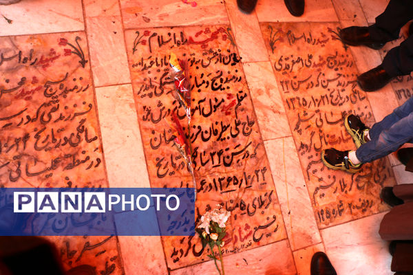 عطرافشانی مزار شهدای فرهنگی استان قم