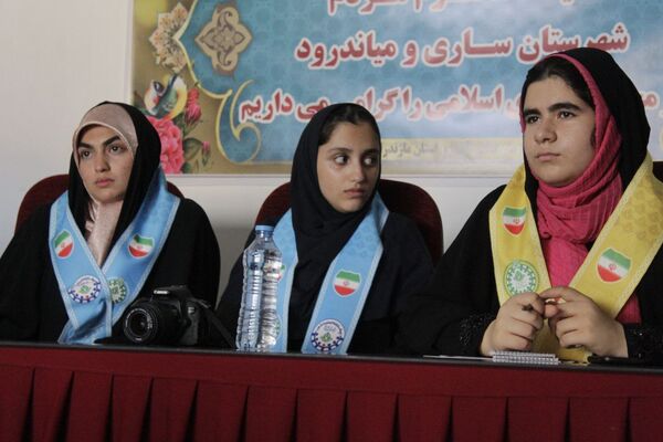 دیدار نماینده مردم ساری و میاندرود در مجلس شورای اسلامی با دانش‌آموزان مازندران