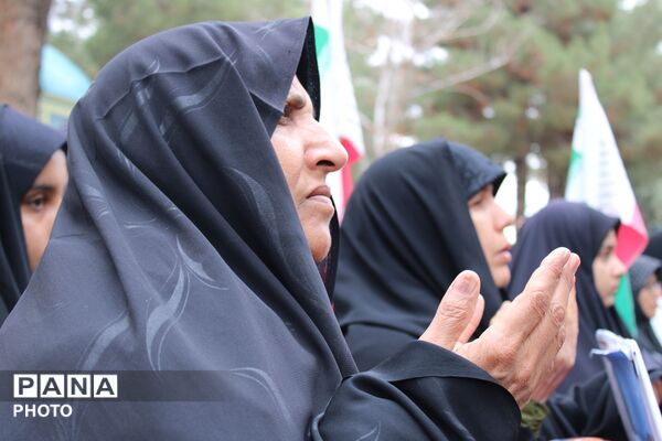 وداع با پیکر مطهر شهید فرشاد بنام در گلزار شهدا نیشابور 
