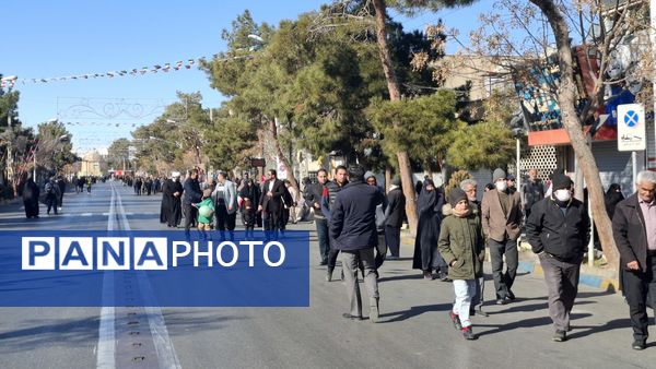خروش مردم دامغان در راهپیمایی ۲۲ بهمن