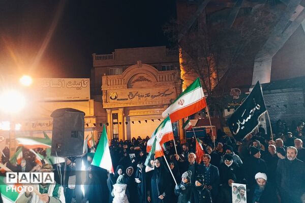 بیعت پر‌شور دانش‌آموزان دهه هشتادی با رهبر معظم جمهوری‌اسلامی در شهرستان فیروزکوه