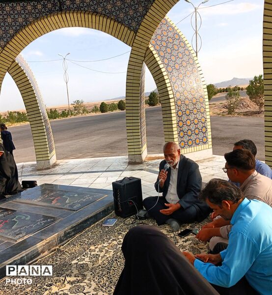 قرائت زیارت آل یاسین در جوار مزار شهدای گمنام