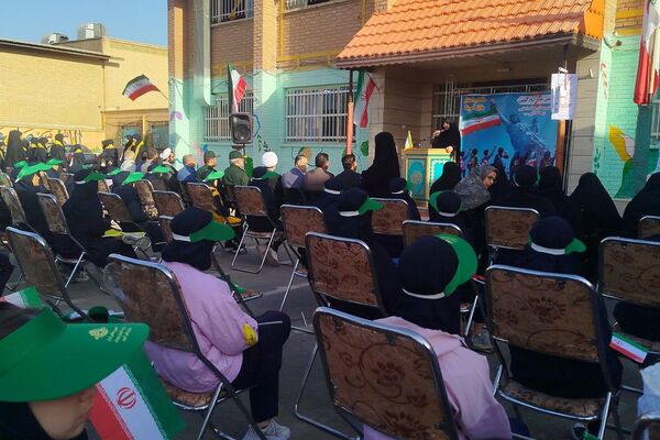 نواختن زنگ استکبارستیزی در دبیرستان ریحانه النبی باقرشهر 