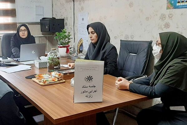بیست و هفتمین مانور سراسری زلزله و ایمنی در دبیرستان دخترانه فرزانگان شهرقدس با شعار  مدرسه ایمن‌، جامعه تاب آور 