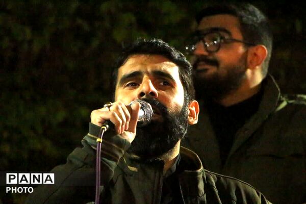 خواندن دسته جمعی سرود ملی ایران در باغ ملی یزد