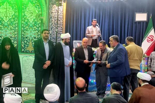حضور دانش آموزان نخبه نهج البلاغه و حافط قرآن کریم چهارانگه در مصلا نماز جمعه 
