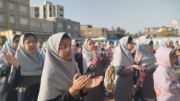 قلب‌های دبستان نیایش برای روز دختر، با نوا و سرود به تپش افتادند!
