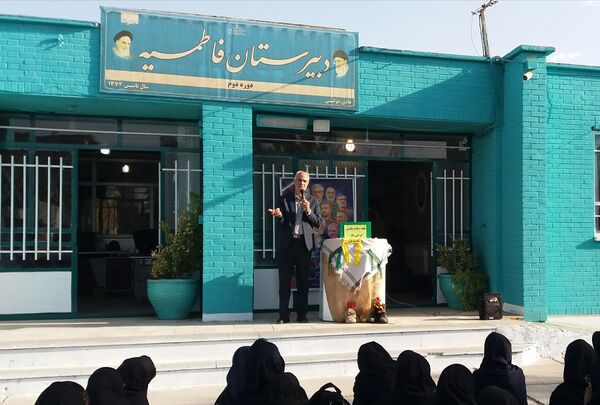 روایتگری هشت سال دفاع مقدس در دبیرستان فاطمیه