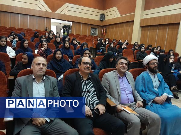 آیین رونمایی و نقد کتاب «عملیات نجات مادربزرگ» در شهرستان ورامین 
