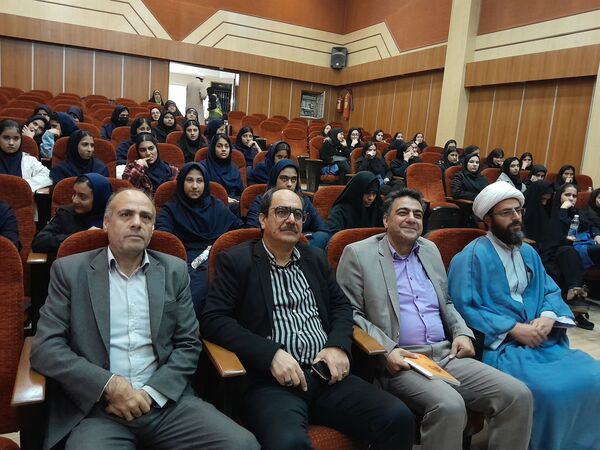 آیین رونمایی و نقد کتاب «عملیات نجات مادربزرگ» در شهرستان ورامین 