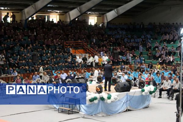 اجتماع دانش‌آموزی به‌مناسبت ولادت شهیدابراهیم هادی در یزد