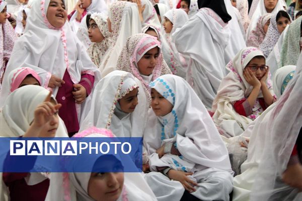 آیین جشن تکلیف دانش‌آموزان دختر شهرستان پردیس در فضایی معنوی و باشکوه