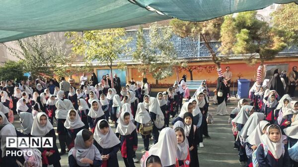 طنین «زنگ مهر و مقاومت» در دبستان دخترانه فرهنگیان ۱