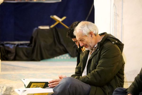 مراسم قرائت دعای ام داوود در امامزاده سید عباس بن موسی (ع) در بجنورد 